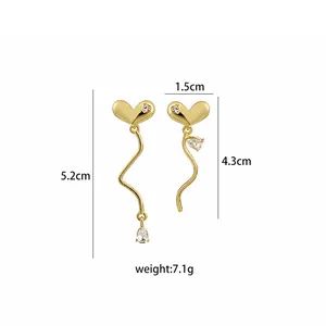 Detailed view of asymmetric gold drop earrings with dimensions and weight marked