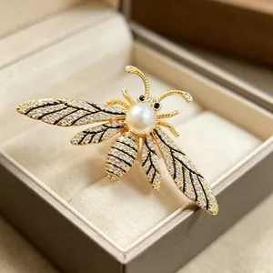 Oriental Pipa Shape Brooch Alloy With Shell Inlay Rhinestone Flower And Faux Artificial Pearl Vintage Elegant Coat Pin Jewelry For Women