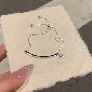Verstellbares Silberarmband mit Zirkon-Pavé und rundem Anhänger für Damen