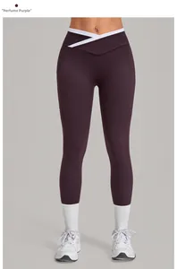 Détail de la taille en V croisée et des poches latérales du legging de yoga violet