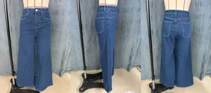 Trois vues de jean évasé taille haute bleu foncé montrant la coupe devant et dos