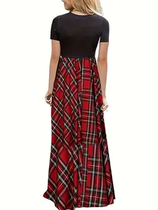 Détail de la robe longue à carreaux rouge et noir avec couture contrastée à la taille