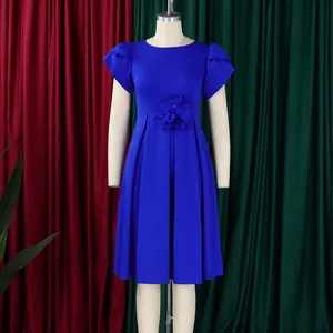 Elegantes königsblaues afrikanisches Kleid mit 3D-Taillenblume und Blütenblattärmeln