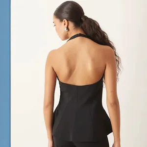 Schwarzes Neckholder-Oberteil mit Schößchen, rückenfrei und Rüschen für Damen