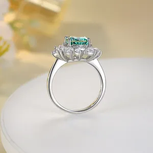 Elegant S925 sterling silver ring with square emerald green halo setting gemstone