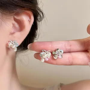 Orecchini a Bottone a Grappolo d'Uva in Lega con Strass e Perle Artificiali con Perno in Argento e Fiocco per Donna