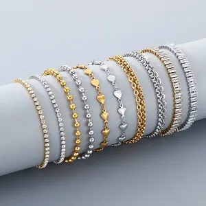 Varietà di bracciali in acciaio inossidabile tra cui stili tennis, cuore e a sfere