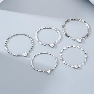 Set di bracciali minimalisti in acciaio inossidabile con chiusure magnetiche a cuore e stili