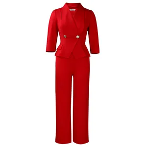 Détail du blazer rouge à basque avec pantalon large assorti pour un ensemble chic