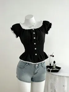 Top vintage francese nero con bordo in pizzo bianco e bottoni a forma di fiore