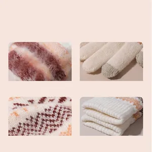 Thickened knitted winter gloves with touchscreen fingertips and warm fleece lining