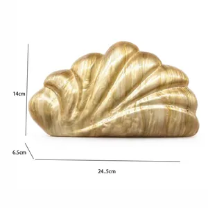 Detaillierte Maße der muschelförmigen Acryl-Abendtasche in 24,5cm x 14cm x 6,5cm