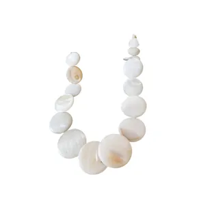 Elegant shell choker necklace with graduated round discs for beach vacation style