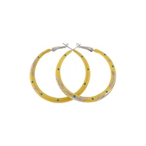 Eleganti orecchini a cerchio in smalto giallo con pois blu e motivi floreali argento