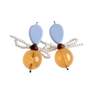 Eleganti orecchini a fiocco di perle vintage francese con perle in resina ambrata