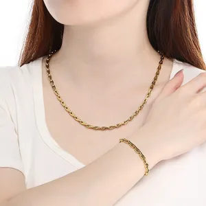 Set collana e bracciale in acciaio inossidabile placcato oro con design a cerniera