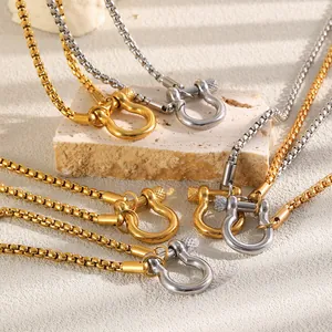 Elegante collana in acciaio inossidabile placcato oro 18K con chiusura a grillo fine