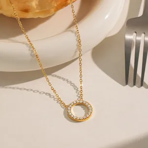 Exquisite 18K gold-plated stainless steel necklace with sparkling circular crystal pendant