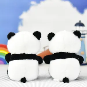 Vue arrière détaillée de deux adorables peluches de panda douces pour les cadeaux