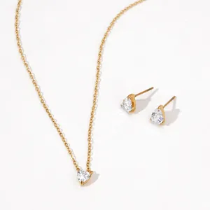 Set di gioielli minimalista in acciaio inossidabile dorato con zirconi a cuore e pera
