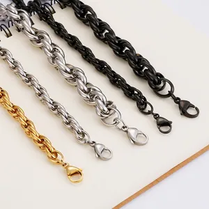 Nahaufnahme von Hip-Hop-Ketten aus Edelstahl in Gold, Silber und Schwarz-Metalleffekt