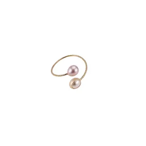 Anello regolabile in oro intrecciato con perle rosa e crema stile dopamine