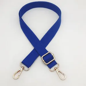 Bandoulière réglable en toile bleu roi avec mousquetons métalliques de couleur dorée