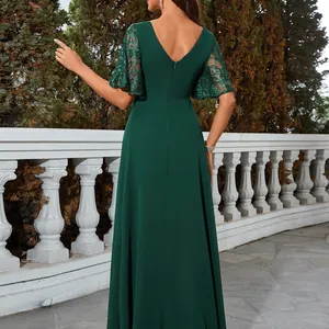 Robe de soirée élégante vert foncé avec dos en V et manches évasées en dentelle