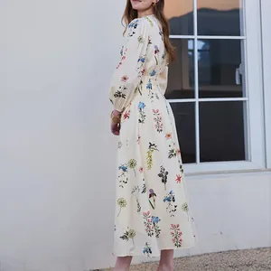 Robe longue fleurie élégante à manches longues avec taille élastique pour printemps