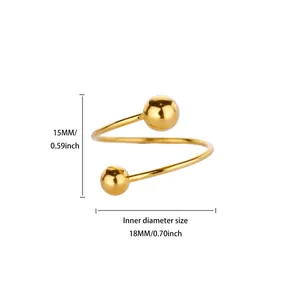Dettaglio anello a spirale placcato oro 18K con altezza 15mm e diametro interno 18mm