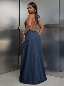 Robe longue en denim bleu foncé avec dos nu et coupe trapèze élégante