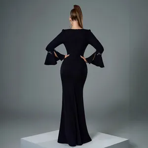 Robe de soirée sirène noire élégante avec manches cloches et broderies florales