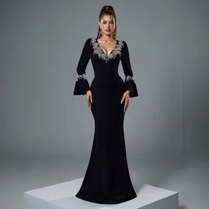 Robe de soirée sirène noire élégante avec manches évasées et broderies de sequins