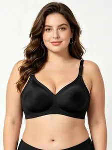 Dettaglio reggiseno nero senza cuciture né ferretto con spalline regolabili