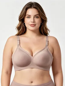 Dettaglio frontale del reggiseno senza cuciture rosa cipria con spalline regolabili