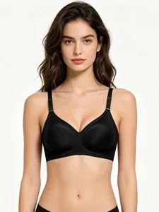 Dettaglio reggiseno nero senza cuciture taglie forti senza ferretto con spalline