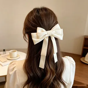 Barrette nœud papillon blanc crème élégante avec longs rubans pour femmes