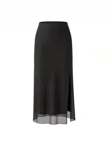 Jupe longue noire en tulle avec fente latérale et design multicouche élégant