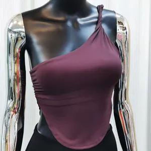 Top corto da yoga monospalla viola scuro aderente con dettaglio arricciato laterale