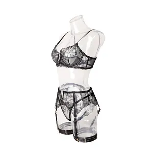 Détails de l'ensemble de lingerie en dentelle noire avec porte-jarretelles