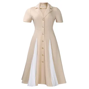 Détail d'une robe beige à manches courtes avec col revers et empiècement plissé blanc