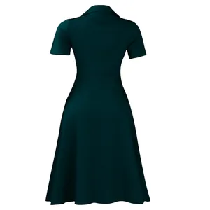 Vue arrière de la robe ligne A vert foncé à manches courtes avec col à revers