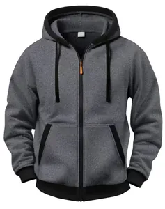 Détail d'un sweat à capuche gris foncé avec poignets noirs et fermeture éclair