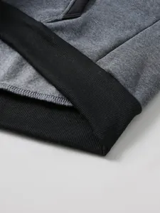 Détail du tissu gris de sweat à capuche avec poignet noir et coutures solides