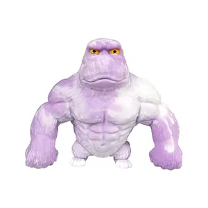 Dettaglio macro del giocattolo antistress gorilla viola con texture muscolare