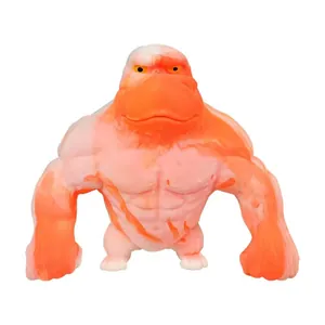 Dettaglio della texture muscolare e del motivo marmorizzato arancione e bianco del gorilla