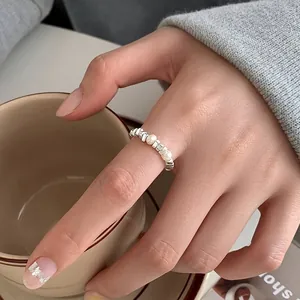 Elegante anello a onda in argento sterling S925 con perle d'acqua dolce per donna