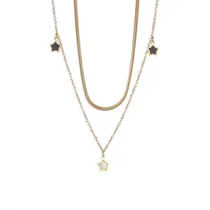 Collier double rang doré avec chaîne serpent élégante et pendentifs étoiles à cinq branches