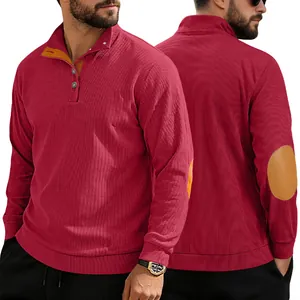 Détail du sweat-shirt en velours côtelé avec coudières et col Henley contrasté