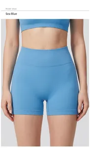 Vue détaillée du short de yoga bleu mer sans couture à taille haute et texture côtelée